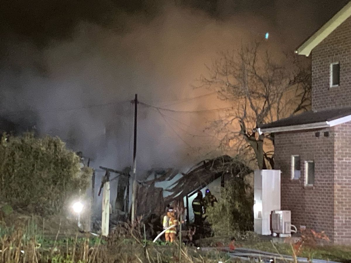 【住宅2棟全焼】　仙台市泉区で火事　2人搬送　