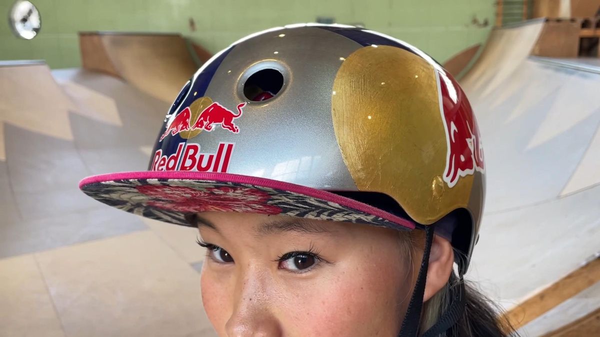 安村アナが撮影した四十住さくら選手のヘルメット、ロゴが金色！
