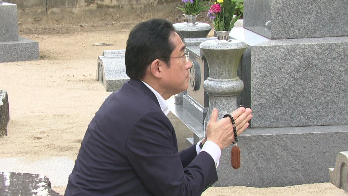 岸田首相、地元・広島入り　裕子夫人らとともに父ら先祖の墓参り　あす平和記念式典へ