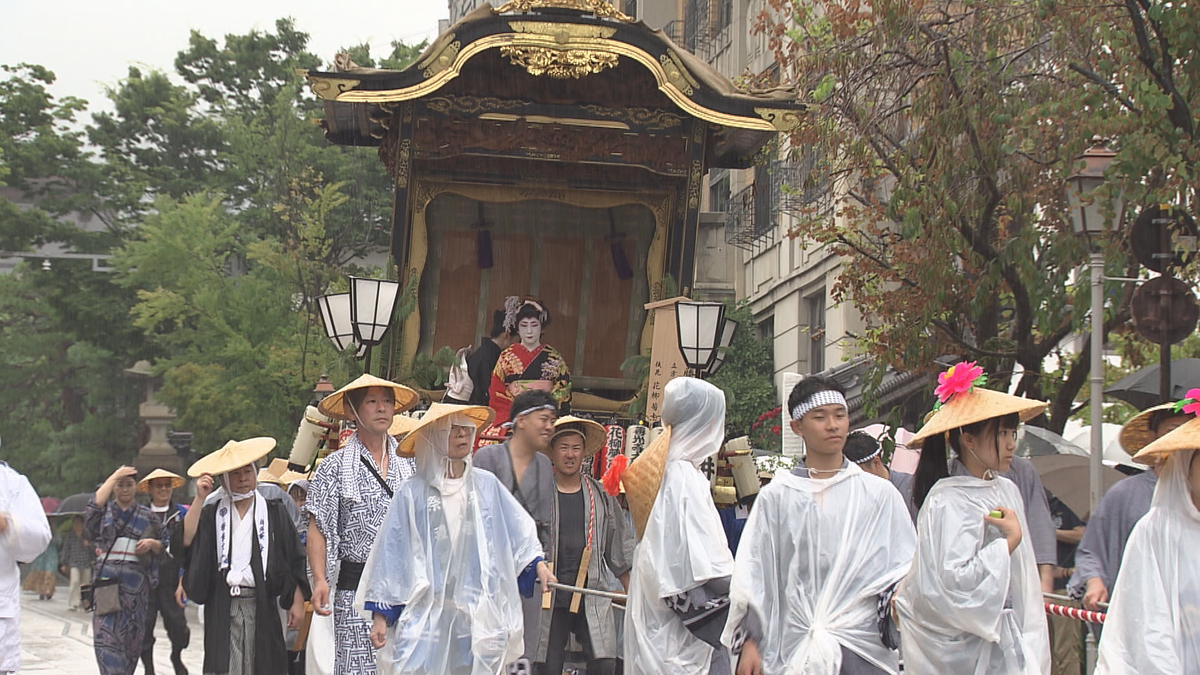 「わっしょい わっしょい」長野市街地でながの祇園祭　雨降りしきる中で沿道には多くの見物人【長野】