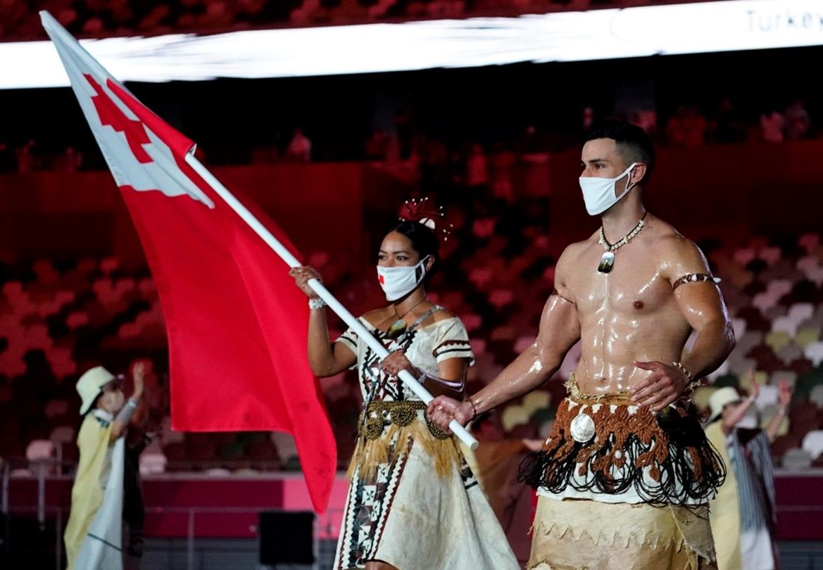 東京五輪でもトンガの旗手つとめた選手がクラウドファンディングで故郷への寄付募る