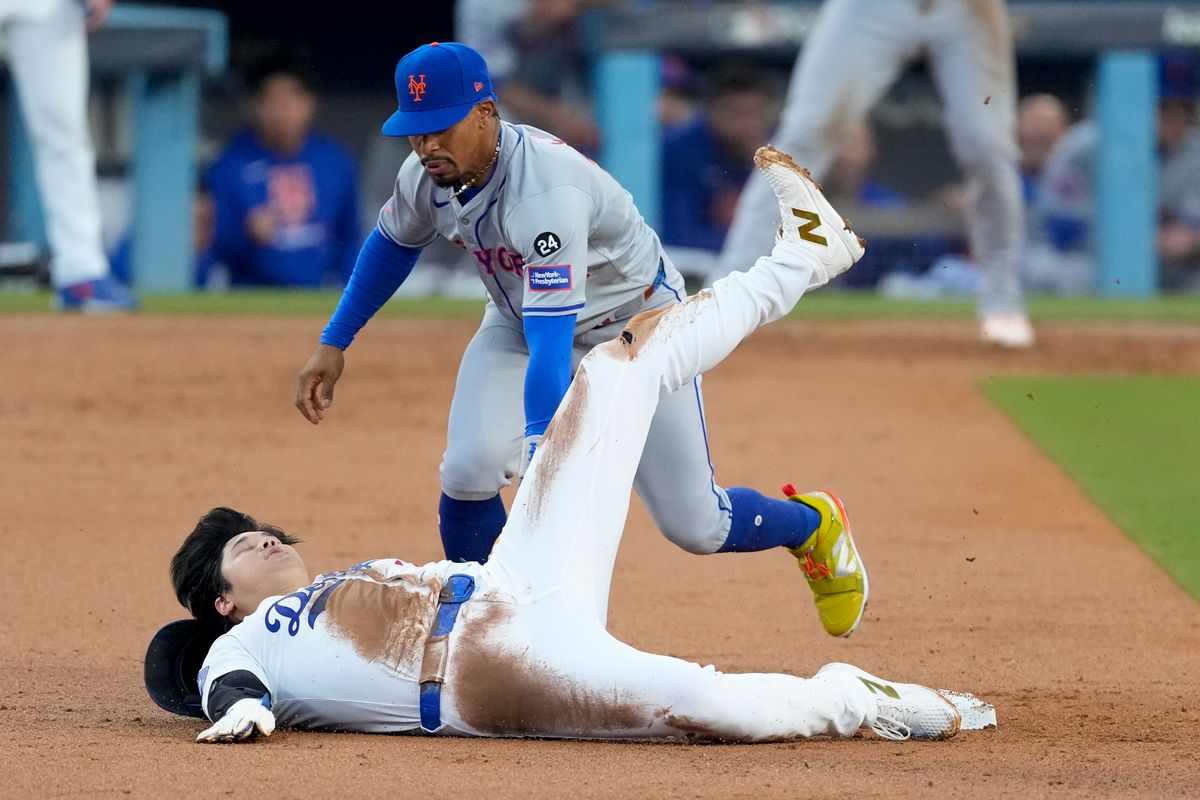 盗塁死となったドジャースの大谷翔平選手(写真：AP/アフロ)