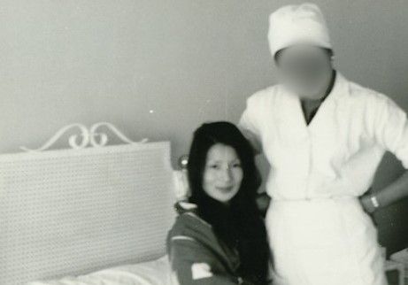 1973年、モロッコの病院で看護師と