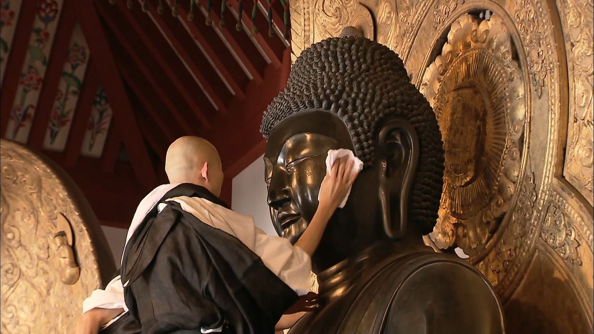 師走恒例　薬師寺で「お身ぬぐい」　奈良