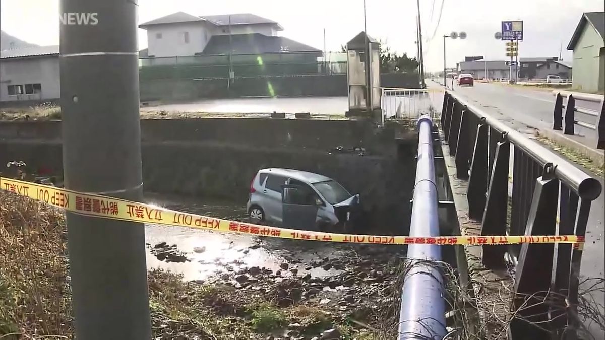 軽乗用車が川に転落　運転の男性（４０）が死亡　八峰町八森