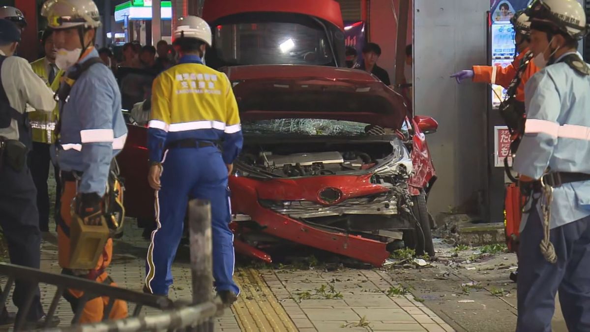 歩道に女性(84)の運転する車が突っ込む １人死亡１人重体 