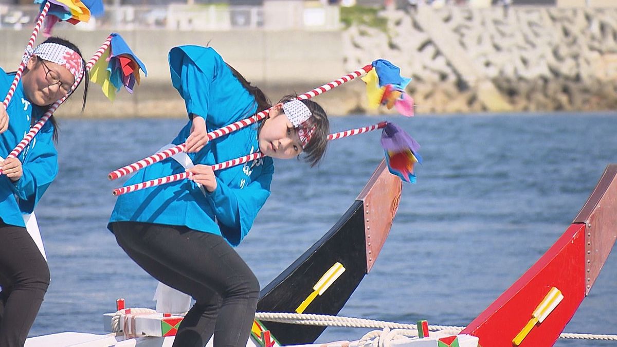 【愛媛発】北条鹿島まつり初日 伝統の「櫂練り」披露