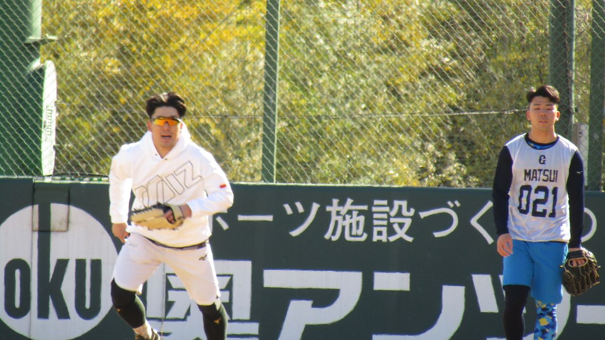 【きょうの1シーン】巨人・梶谷隆幸が新人にまじって外野ノック　昨季は1軍出場なし