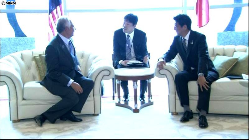 安倍首相がマレーシア訪問、首相と会談