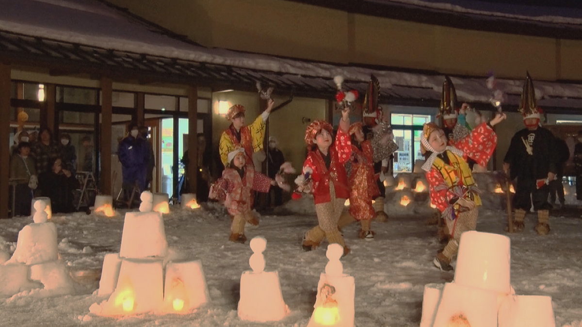 幻想的な雪灯籠と春呼ぶ“えんぶり”　南郷雪蛍まつり賑わう　青森県八戸市