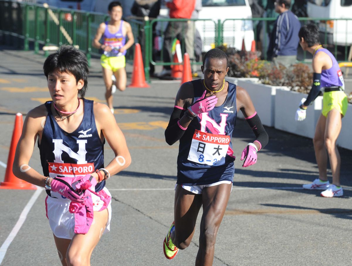 歴代最多20人抜きをみせた日本大学のギタウ ダニエル選手(写真：日刊スポーツ/アフロ)