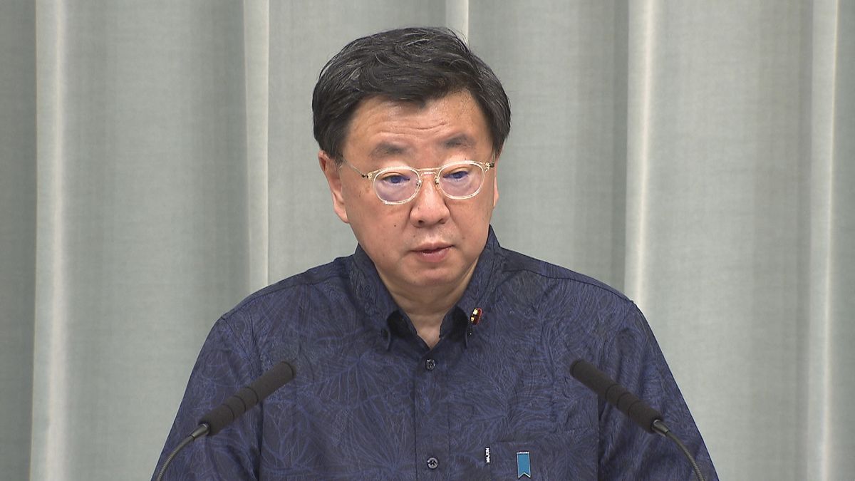 松野長官かりゆし着用「涼しくて快適」