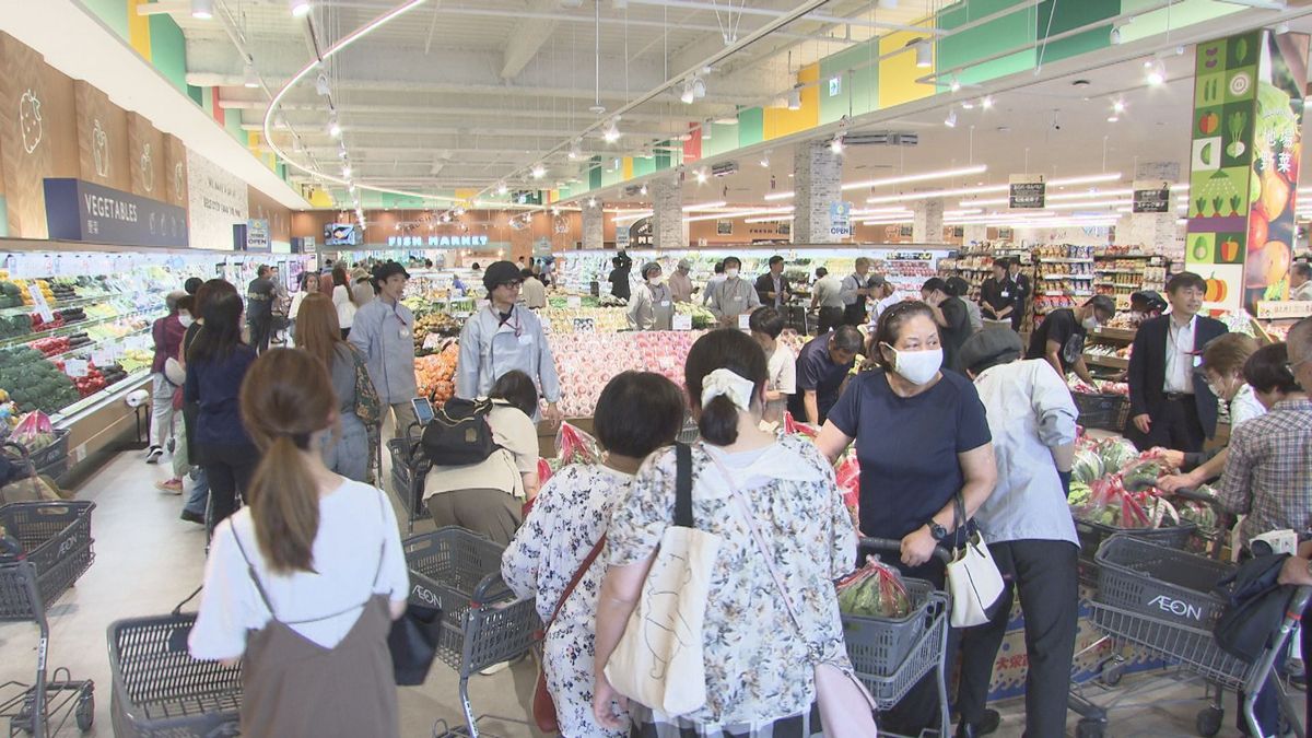 総菜や冷凍食品が充実 イオンのショッピングセンター「そよら」がプレオープン 早速買物客で混雑