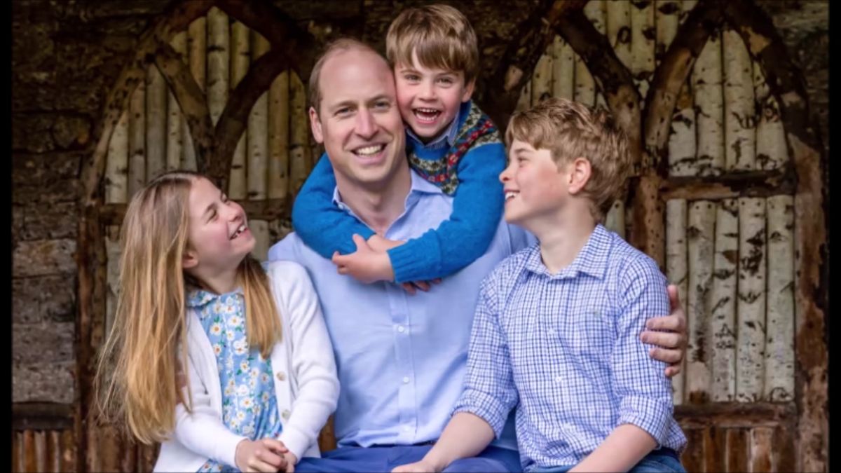 英ウィリアム皇太子が「父の日」を前に新しい家族写真公開