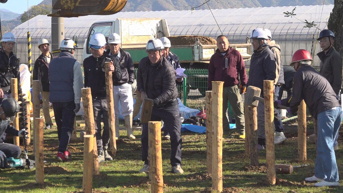 仮設住宅スピーディーに提供 災害発生に備えて設置訓練 全木協福井県協会メンバー