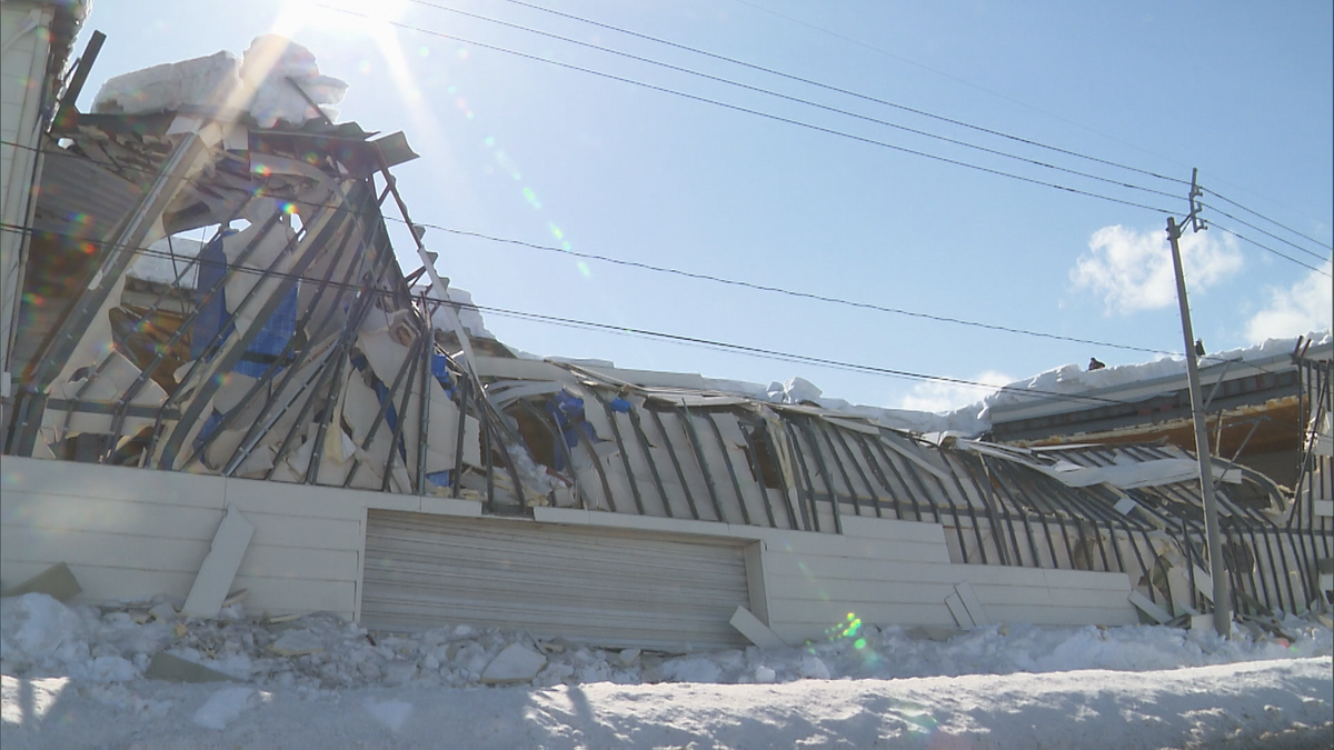 観測史上最大積雪の青森県弘前市で“大型倉庫の屋根40m落ちる”　強烈な居座り寒波で農道除雪が進まない現状も明らかに…