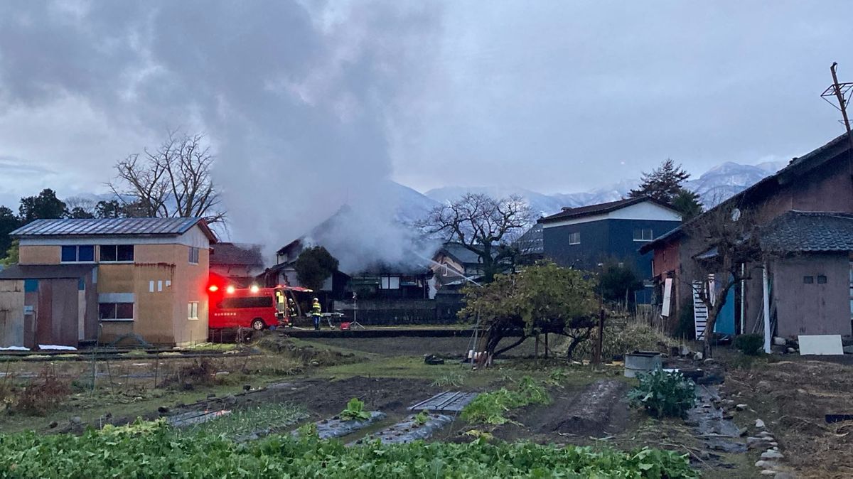 住宅1棟全焼 1人と連絡取れず 勝山市滝波町