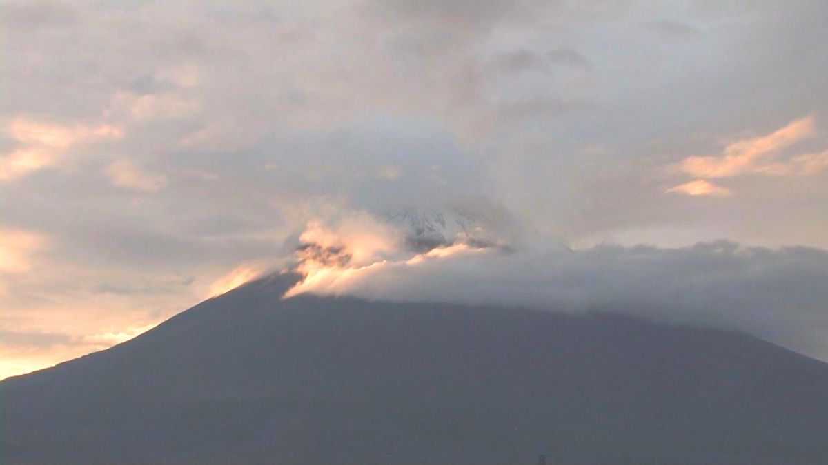 富士山で“初冠雪”平年より６日早く