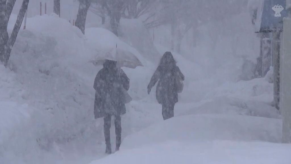 再び大雪となり積雪が一時120センチを超えた青森市（16日午前）