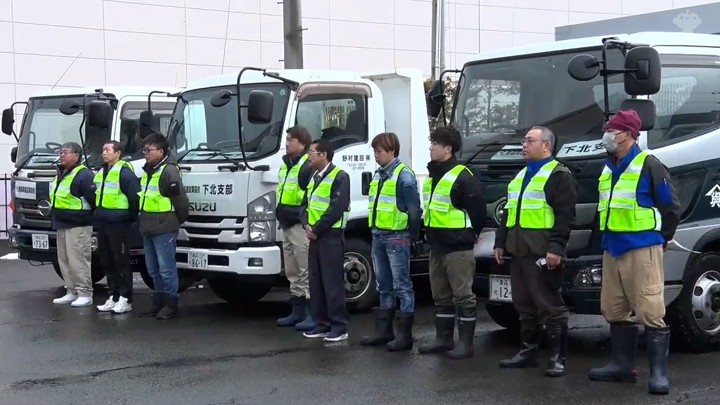 県の除排雪支援　むつ市から黒石市にダンプカー出発　雪の影響の少ないほかの市町村から　青森県