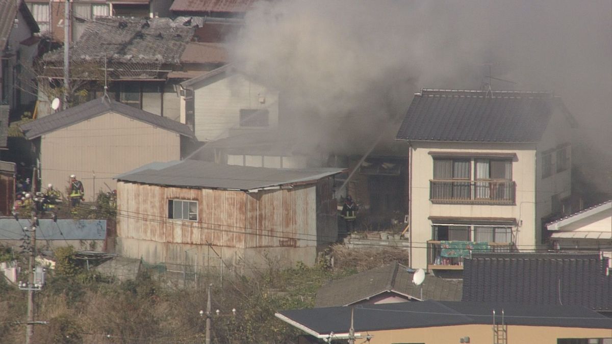 下関で建物火災が発生　およそ1時間後に鎮火