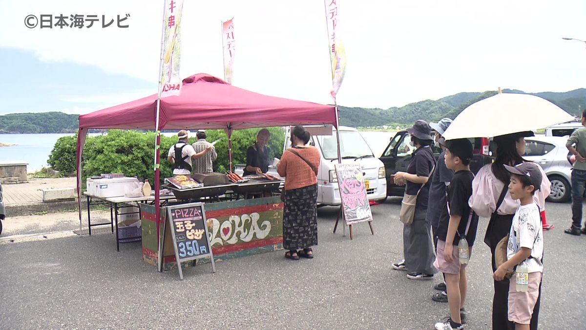 イワガキやトビウオなど海産物を楽しむ祭りが鳥取県岩美町で開催
