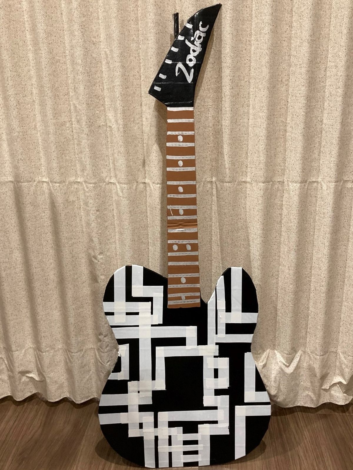 まさやんさんが製作した布袋寅泰さんモデルのギター