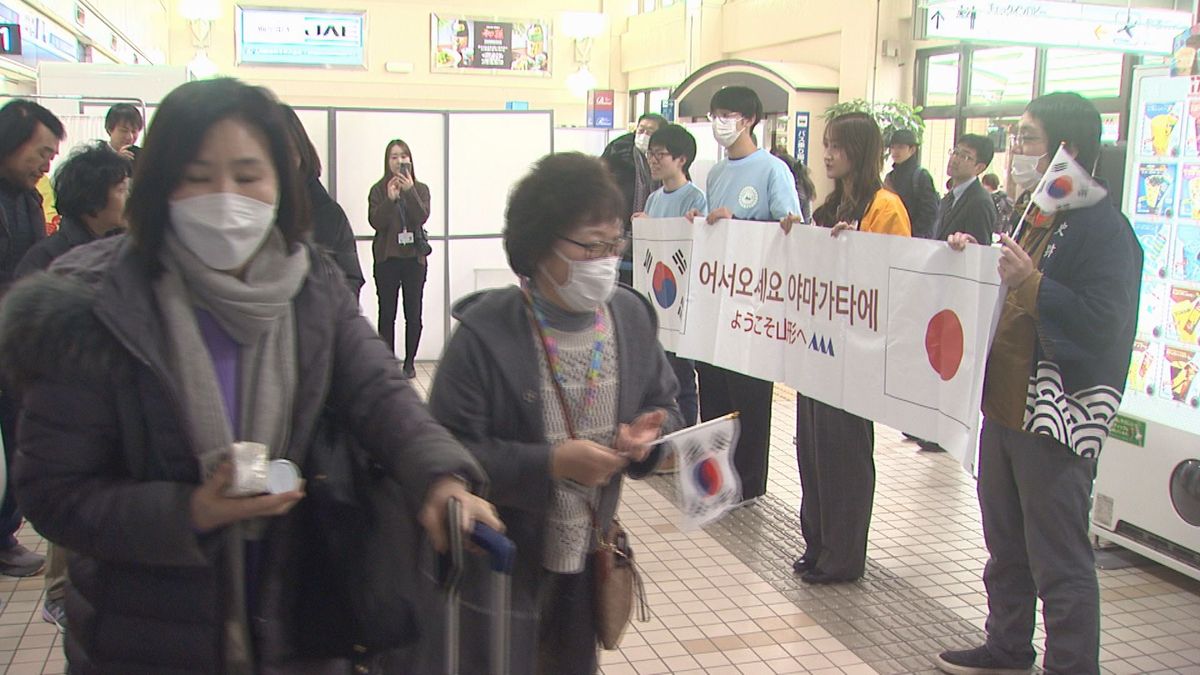 ことし初めての韓国からのチャーター便が庄内空港に到着　170人の観光客が県内巡る