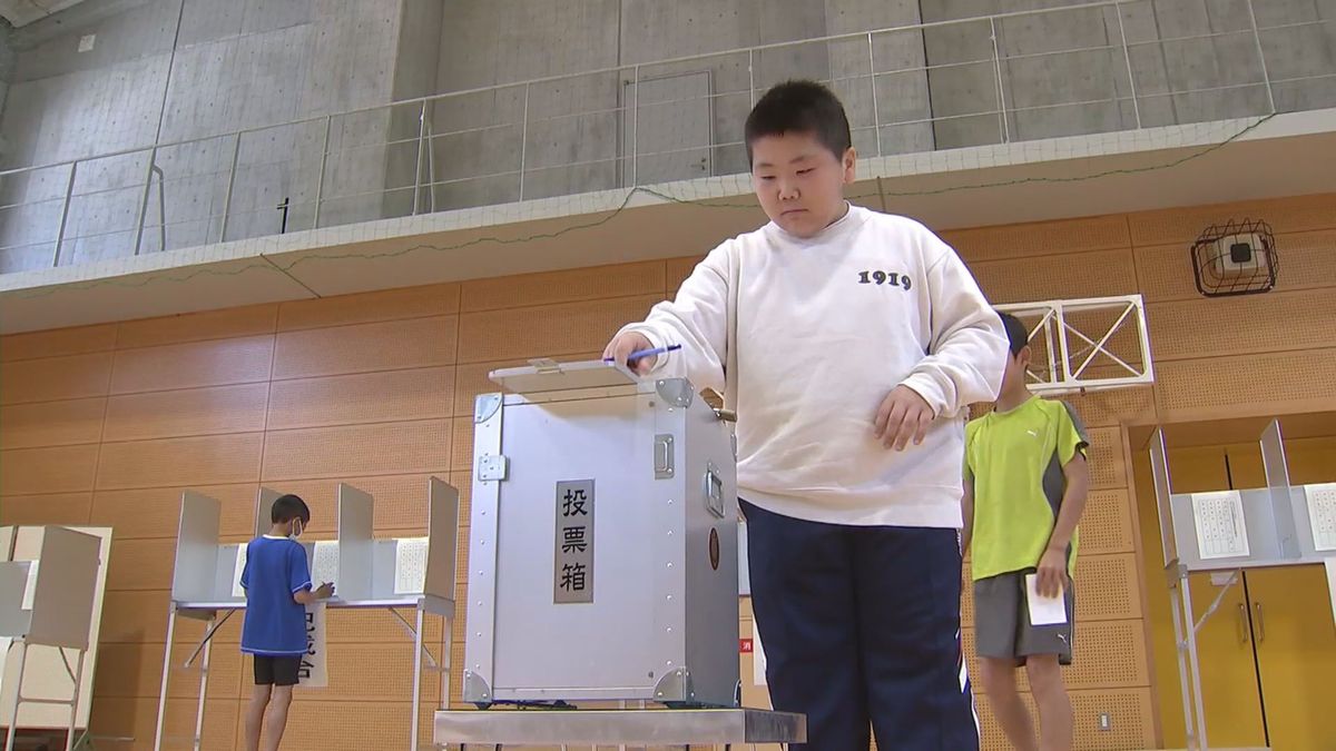 小学生が模擬選挙を体験　児童「見た目でなく言葉で判断して投票したい」大分