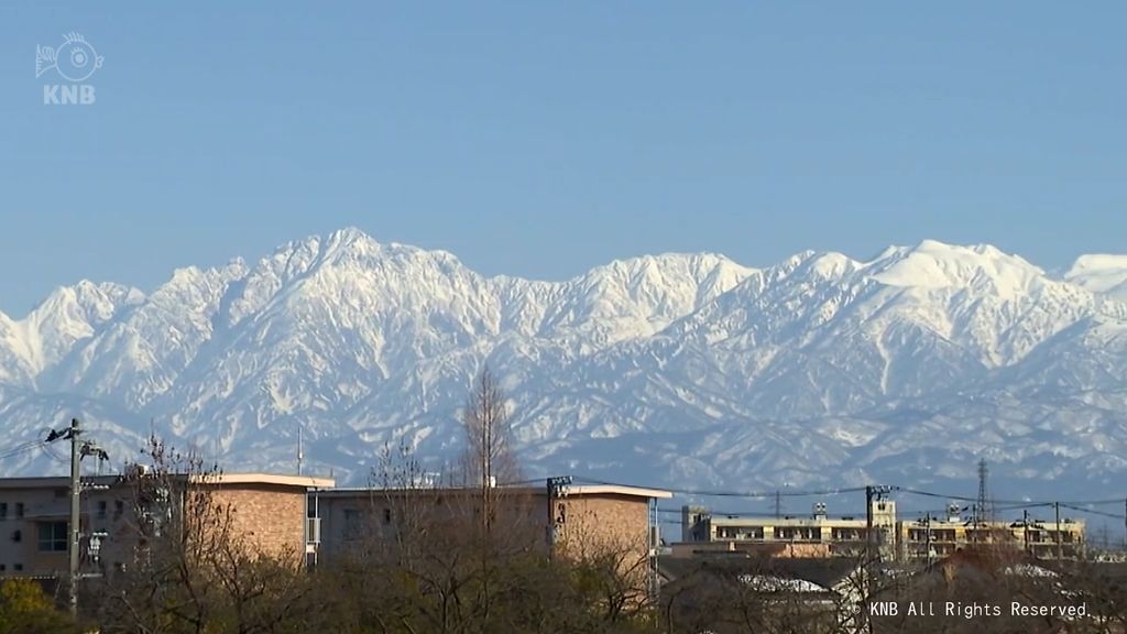 立山連峰美しく　環水公園は映え写真ねらう人も　富山　