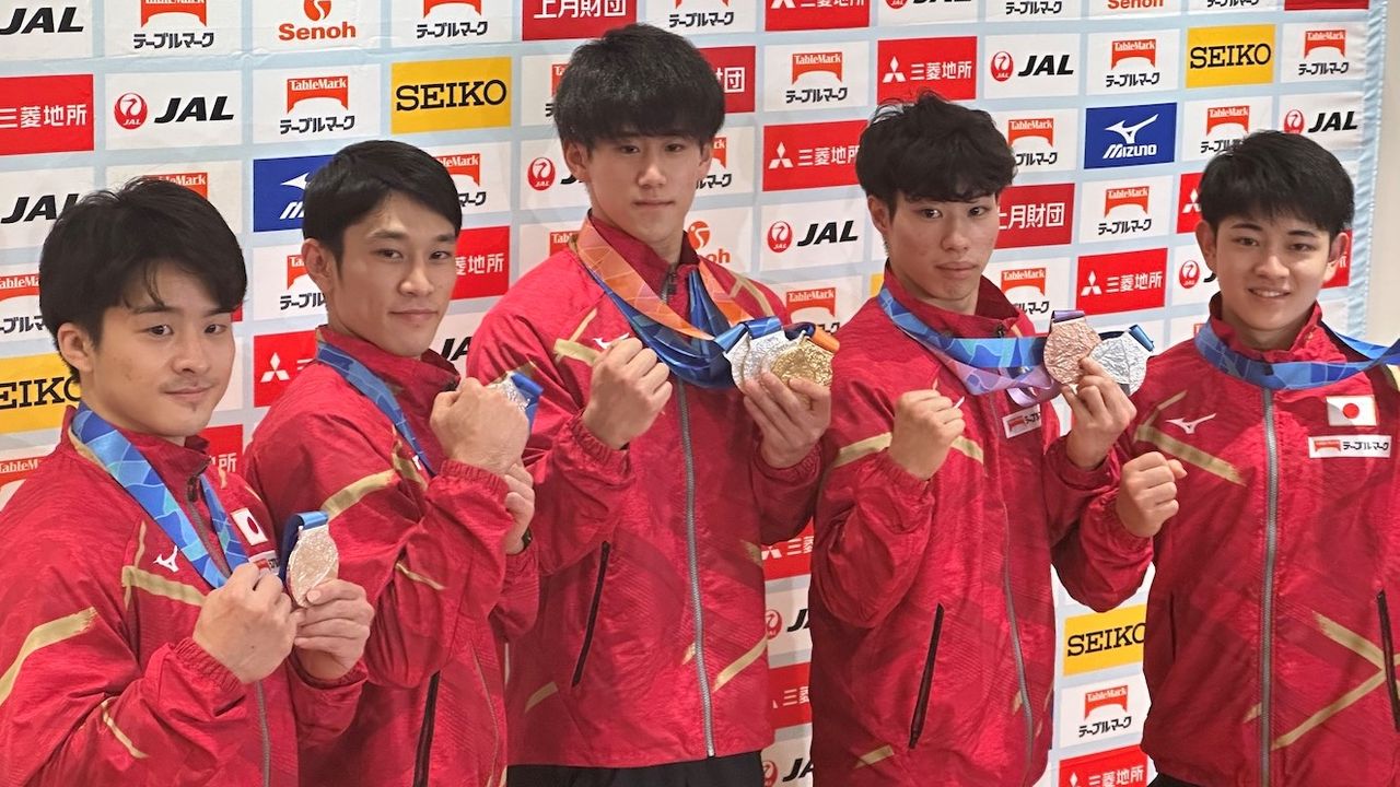 【体操世界選手権】銀メダル・男子団体メンバーが帰国 エース橋本は「どんな時でも最後決め切れる強さを」