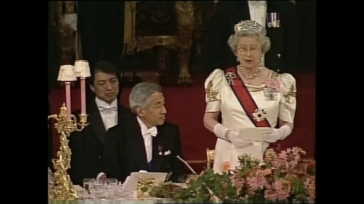 1998年5月26日 バッキンガム宮殿　歓迎晩さん会でスピーチを行うエリザベス女王