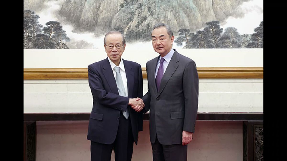 福田康夫元首相が中国・王毅政治局員と会談　王毅氏「日本の対中国政策が後退する可能性を懸念」