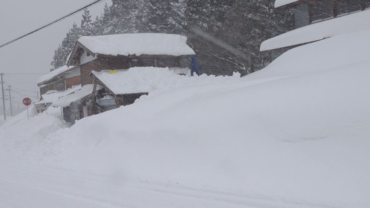 大野市和泉地区では積雪が2メートル超え 除雪が追い付かず スキー場の利用客もアクセス困難に 疲労の色濃く