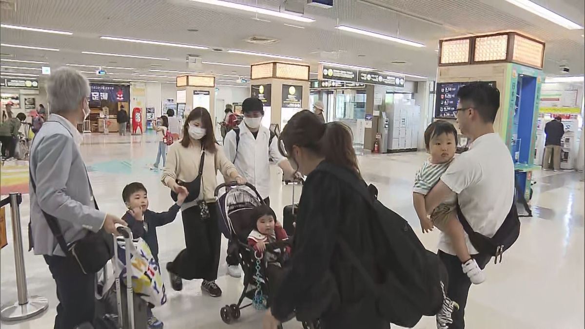 GW後半突入　大分空港は混雑　久しぶりの家族との再会を喜ぶ姿も