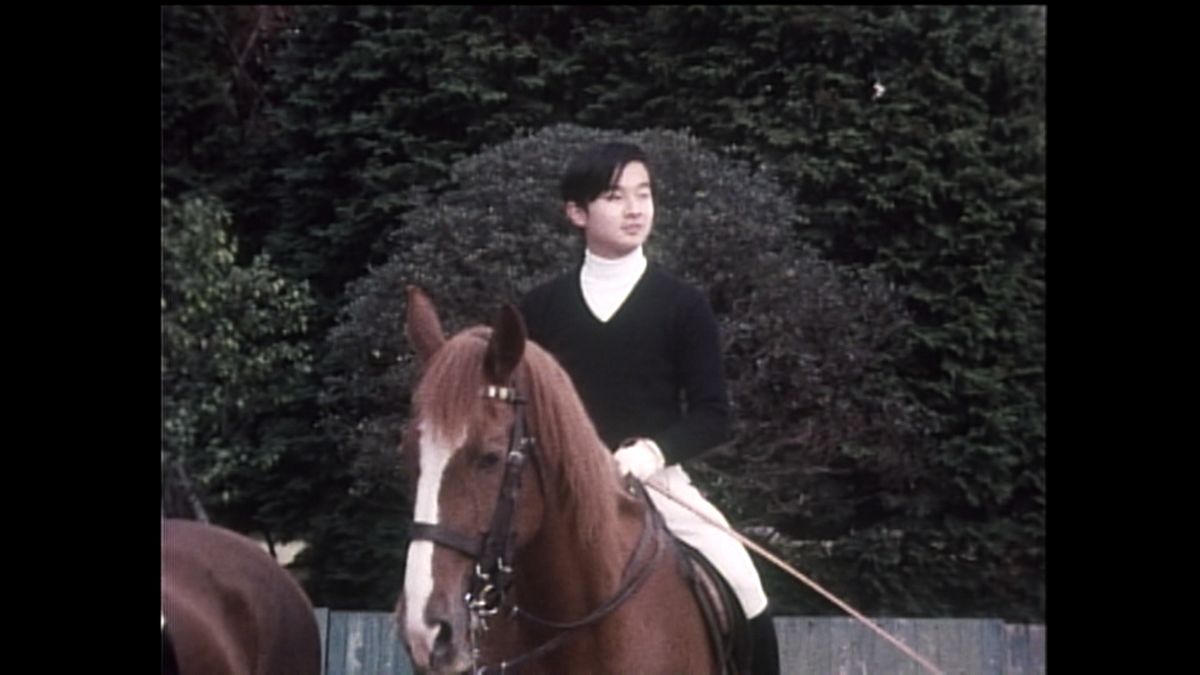 1976(昭和51)年11月 乗馬をされる天皇陛下(当時16歳)