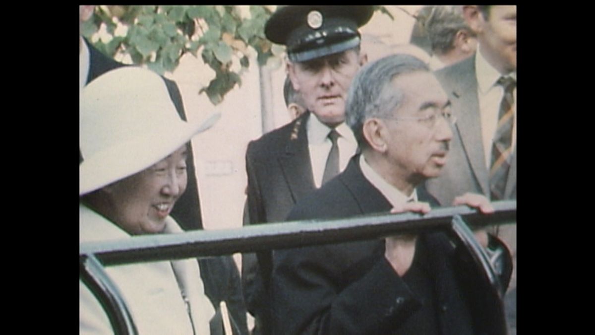 1971(昭和46)年10月ロンドン動物園でパンダを見る昭和天皇と香淳皇后