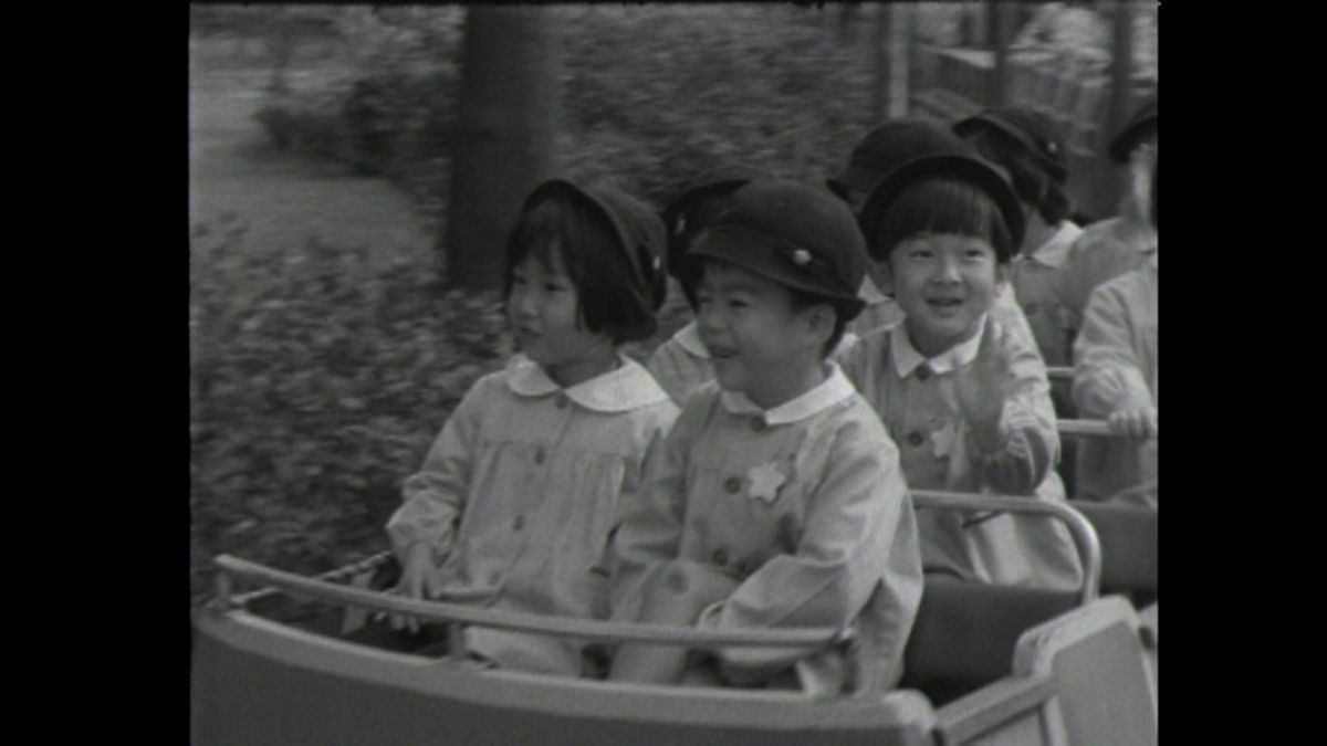 1965(昭和40)年11月 遠足で上野動物園を訪問された天皇陛下(当時5歳)