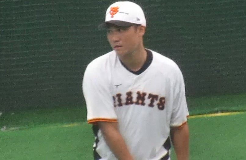 守備練習を行った坂本勇人選手