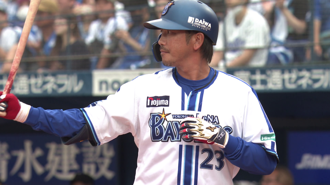 今季引退のDeNA藤田一也が代打で登場し四球を選ぶ　大歓声の中で1塁上ではファンへお辞儀