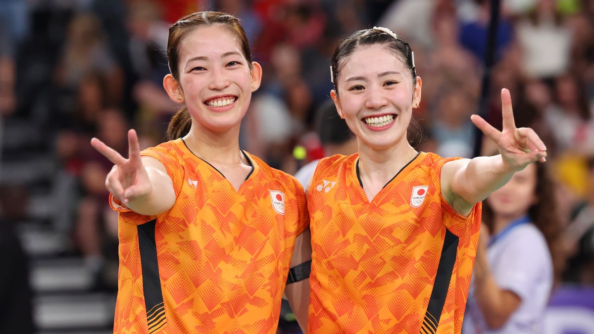 銅メダルを獲得した"シダマツペア"（左）松山奈未選手（右）志田千陽選手（写真：YUTAKA/アフロスポーツ）