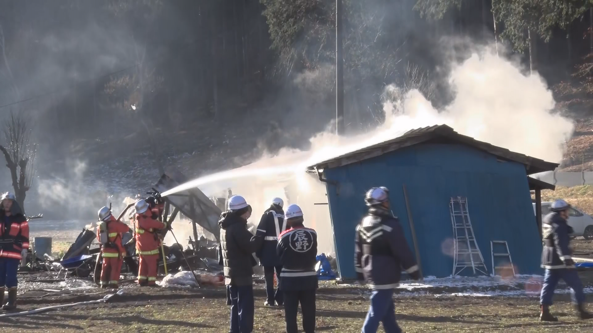 長野県で火事相次ぐ　辰野町で小屋や倉庫が燃える　けが人なし