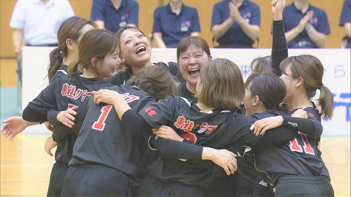 11年ぶり夏の頂点 東桂クラブAが攻守で躍動 決勝をストレートで制す ママさんバレー 山梨県