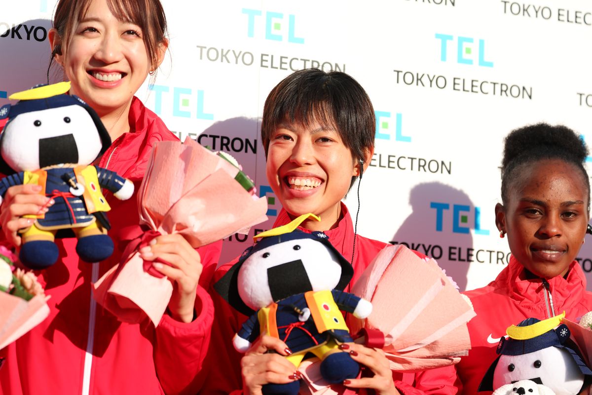 笑顔でレースを振り返った廣中璃梨佳選手(中央)〈写真：長田洋平/アフロスポーツ〉