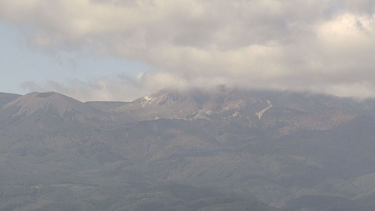 県内も急に寒く…福島市では“冬の便り”吾妻山で初冠雪