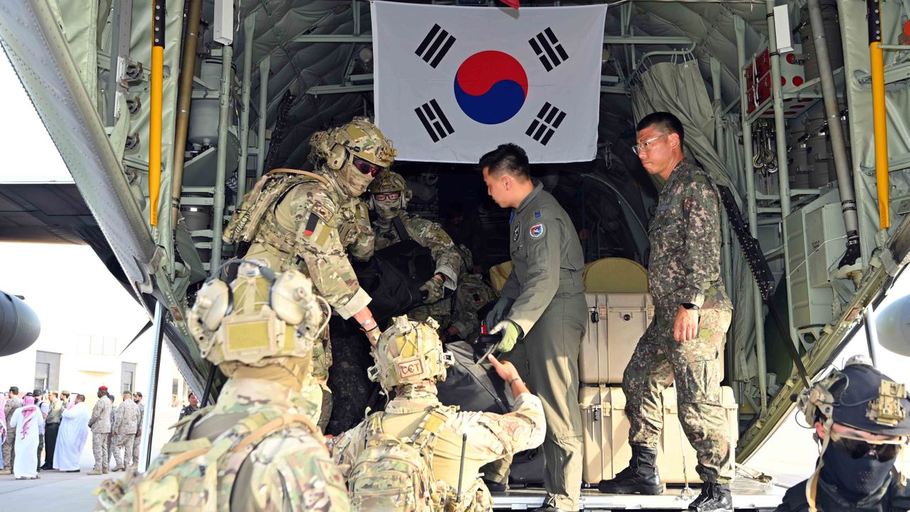 韓国大統領府「日本人数人も同行」　スーダンから韓国人28人が軍用機でサウジアラビアに退避