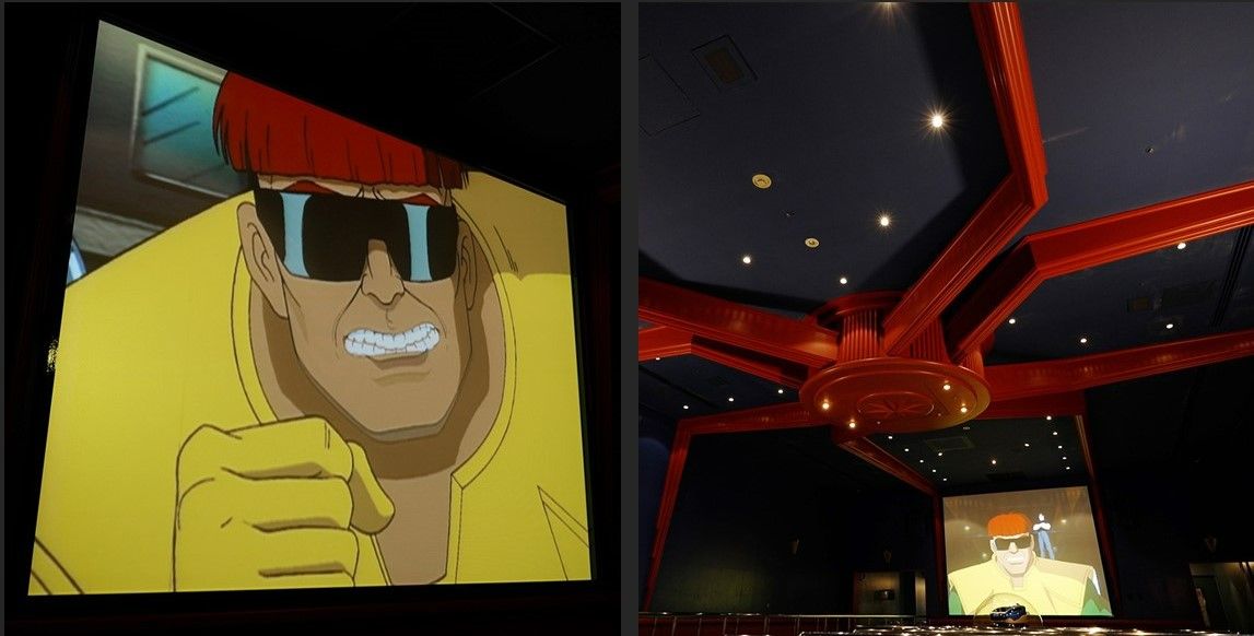 （左から）アトラクション限定のアニメーション映像、スパイダーマンをイメージした天井　© 2023 MARVEL