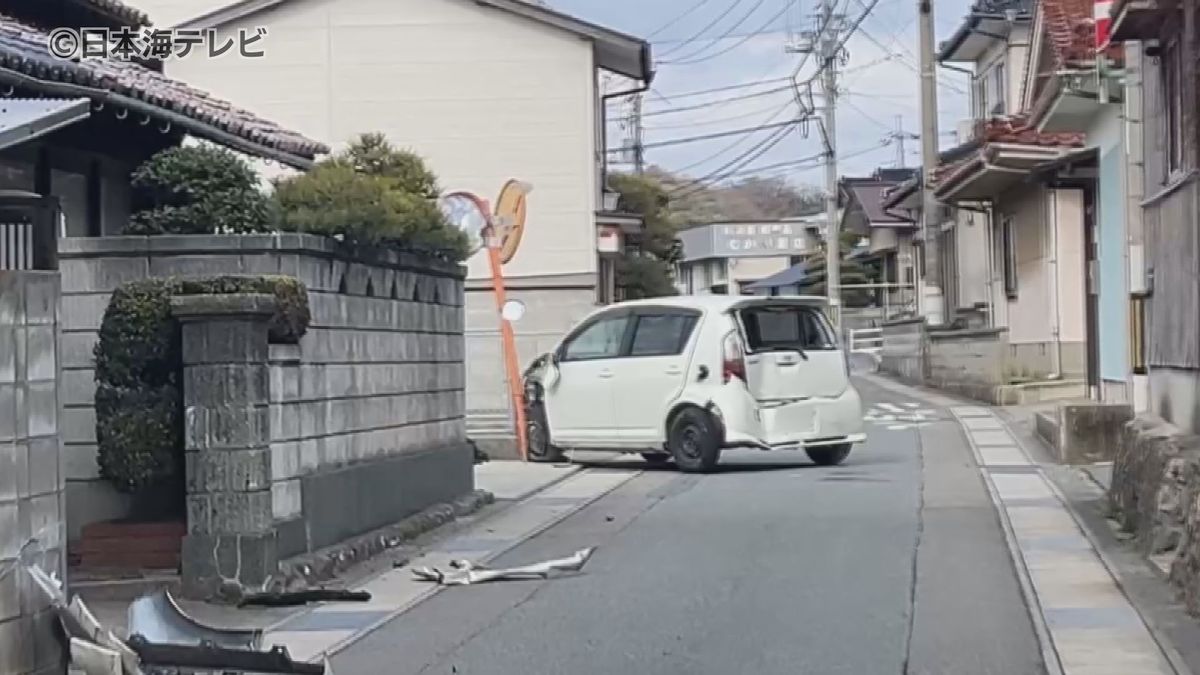 【映像あり】あわや大惨事　車体がぼろぼろになっても止まらない車　運転手は飲酒をしていた可能性も　幸いけが人は無し　島根県浜田市