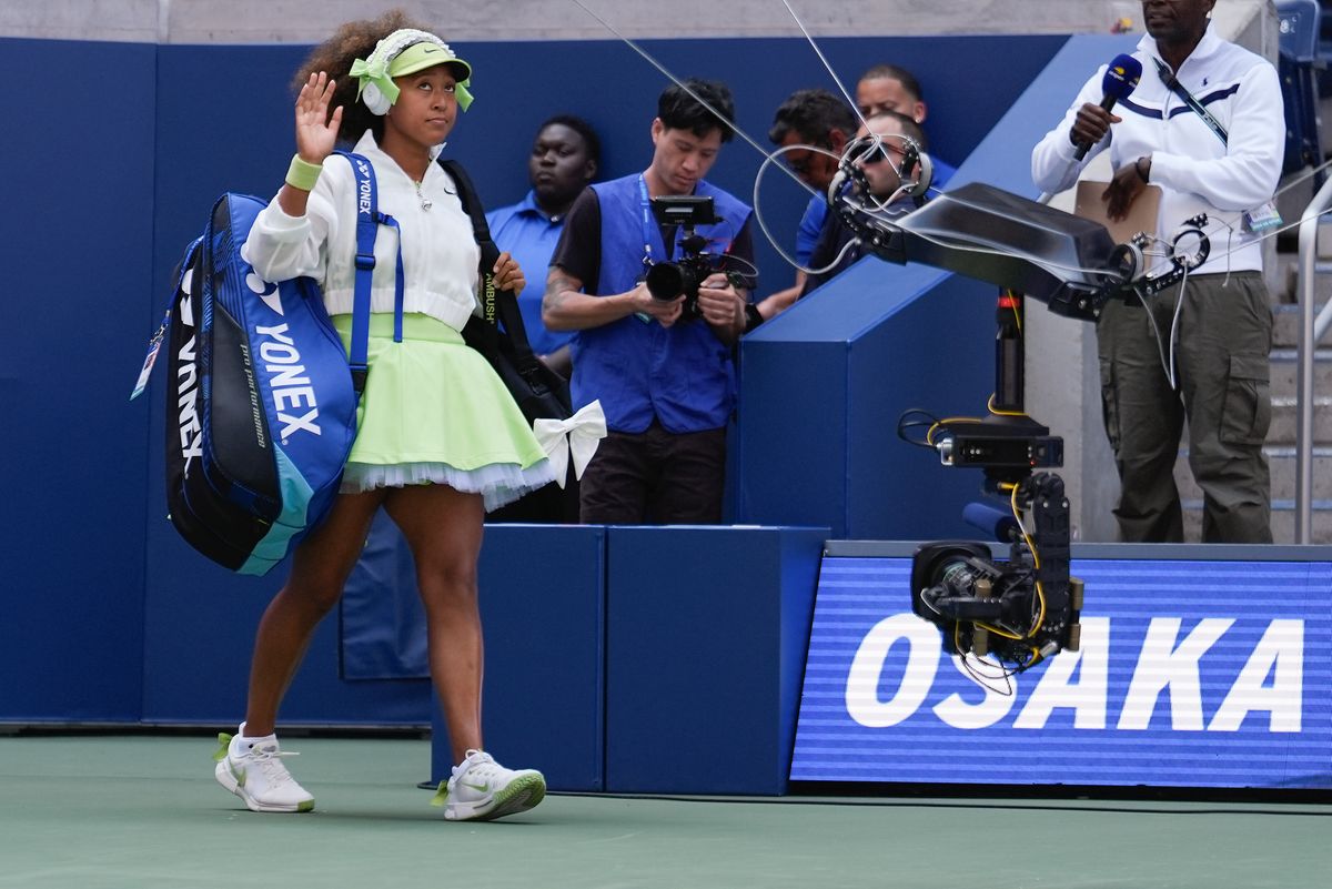 かわいい衣装で登場したテニスの大坂なおみ選手(写真：AP/アフロ)