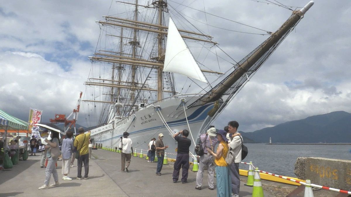 「海王丸」26年ぶり敦賀港に　全長110ｍの練習用大型帆船　一般公開で清掃体験や記念撮影